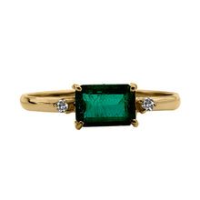 Cargar imagen en el visor de la galería, Anillo Solitario con Esmeralda y Diamantes en Oro Amarillo 18k