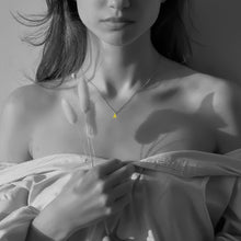 Cargar imagen en el visor de la galería, Dije Letra , Inicial Nombre en Arial Rounded mt Oro 18K