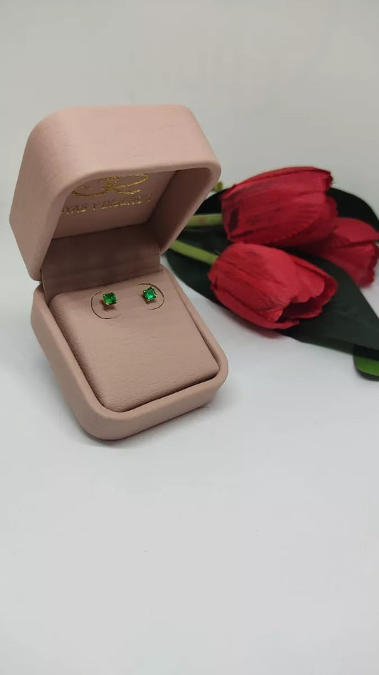 Topos Solitarios De 4 Uñas En Oro Amarillo 18k , Con Esmeralda