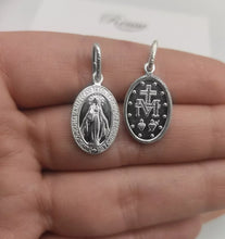 Cargar imagen en el visor de la galería, Dije Medalla Virgen De Los Milagros Plata 925