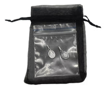 Cargar imagen en el visor de la galería, Dije Medalla Virgen De Los Milagros Plata 925