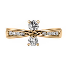 Cargar imagen en el visor de la galería, Anillo en Oro Amarillo 18k estilo Corbatín con Diamantes