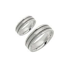 Cargar imagen en el visor de la galería, Argollas De Matrimonio Modernas En Plata 950 Con Grabado