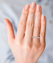 Cargar imagen en el visor de la galería, Anillo De Compromiso En Plata Con Diamante De 0.05ct