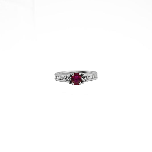 Argolla Central 4 Uñas Ovalo Rojo Adornado Oro Blanco 18k