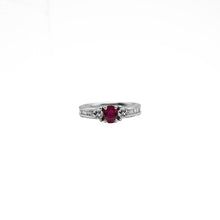Cargar imagen en el visor de la galería, Argolla Central 4 Uñas Ovalo Rojo Adornado Oro Blanco 18k
