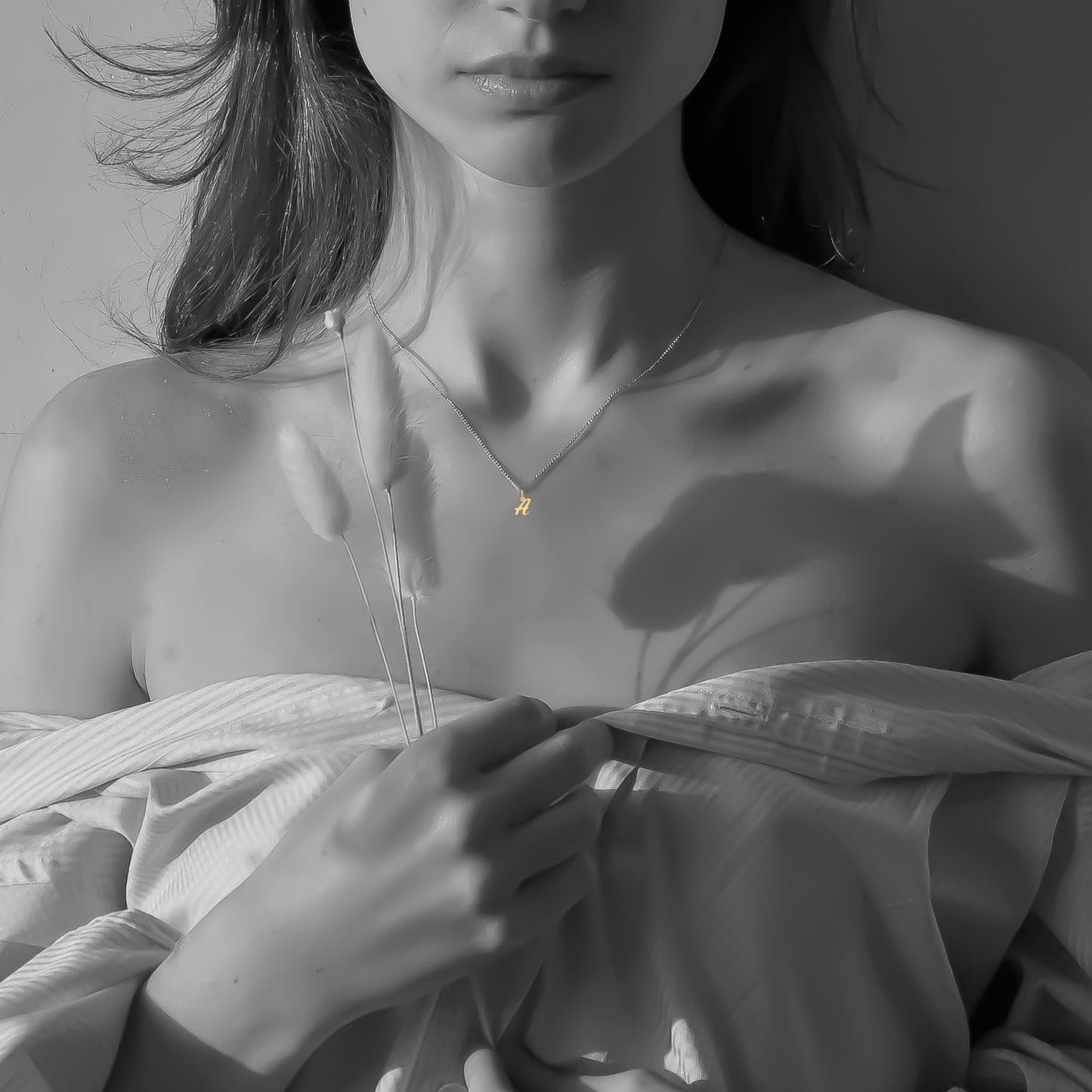 Dije Letra  , Inicial Nombre Brush Script Mt  Oro 18K