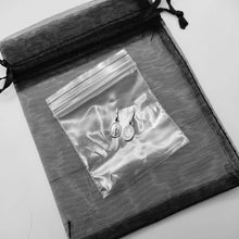 Cargar imagen en el visor de la galería, Dije Medalla Virgen De Los Milagros Plata 925 Bebe Niñ@
