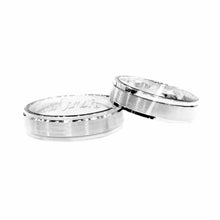 Cargar imagen en el visor de la galería, Argollas De Boda En Plata Con Estuche Y Grabado Anillo
