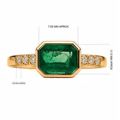 Anillo de Compromiso en Oro Amarillo 18k con Diamantes y Esmeralda al Bisel