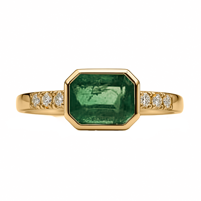 Anillo de Compromiso en Oro Amarillo 18k con Diamantes y Esmeralda al Bisel
