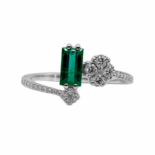 Cargar imagen en el visor de la galería, Anillo  en Oro Blanco con Esmeralda y Diamantes en Flores
