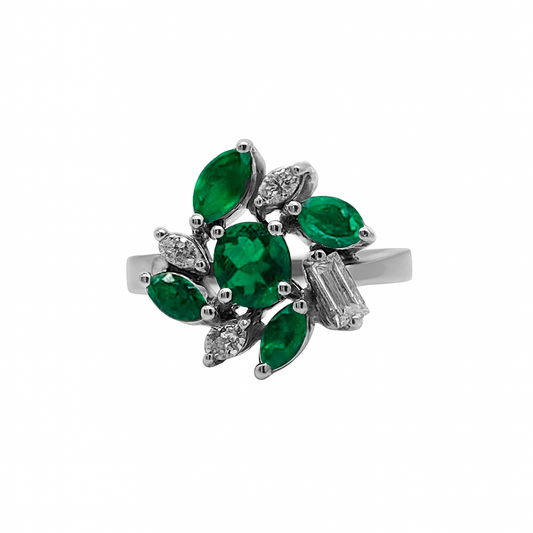 Flor en Esmeralda en Oro Blanco 18k