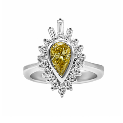 Anillo en Oro Blanco 18K  Lagrima con Diamantes