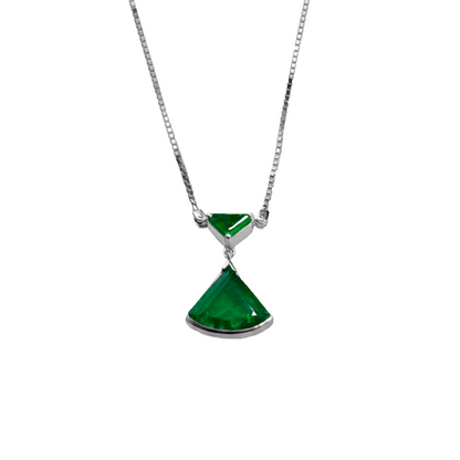 Dije con Cadena  Esmeralda Triangulo en Oro Blanco 18k