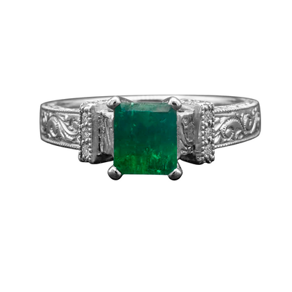 Anillo Labrado y Adorno con Uñas en Esmeralda y Diamante en Oro Blanco 18 k