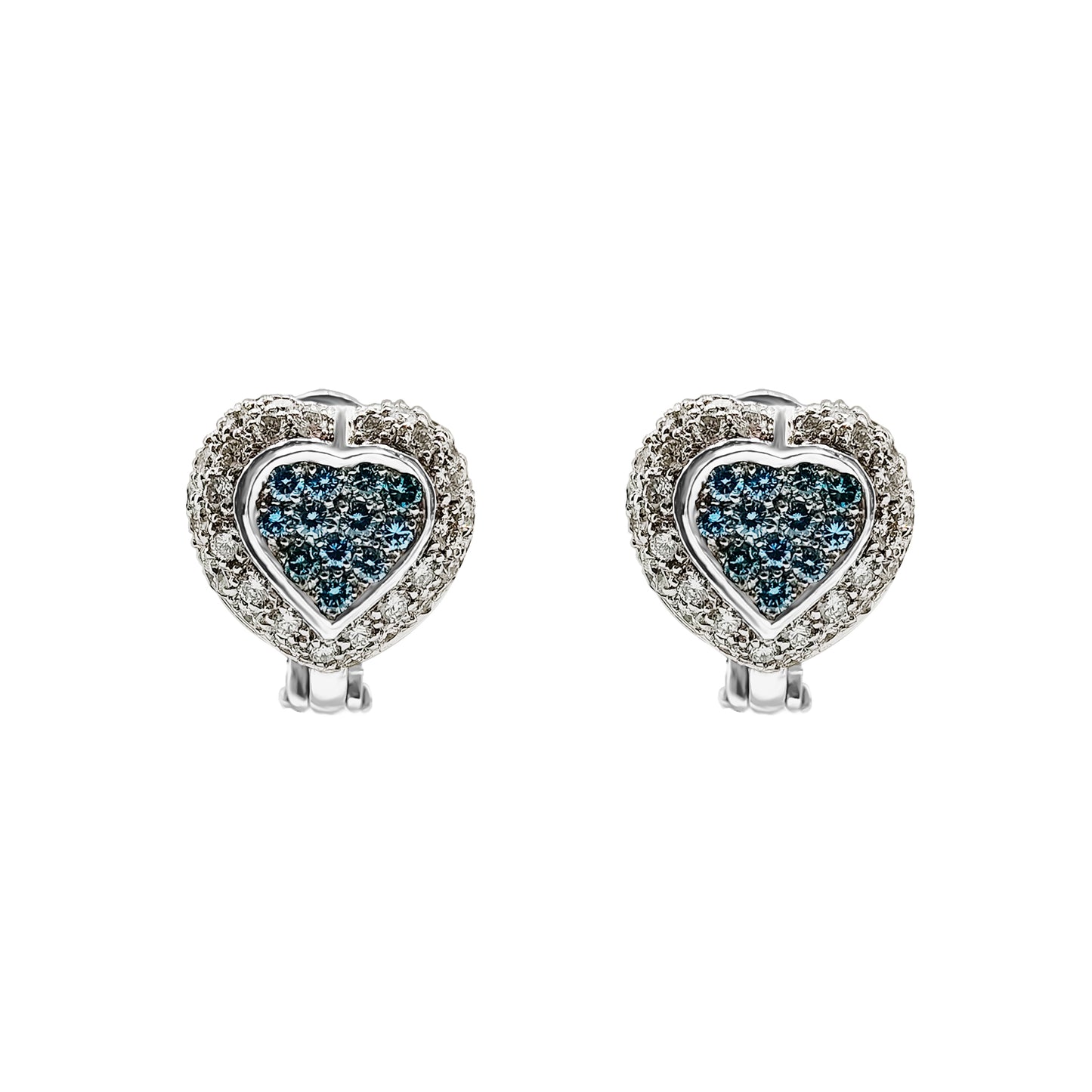 Aretes En Oro Blanco Con Diamantes Blancos Y Azules En Forma De Corazón