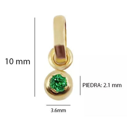 Dije Dona con Chatones en Oro Amarillo 18K con Esmeralda – 1 chatón – cuatro uñas, vista de detalle