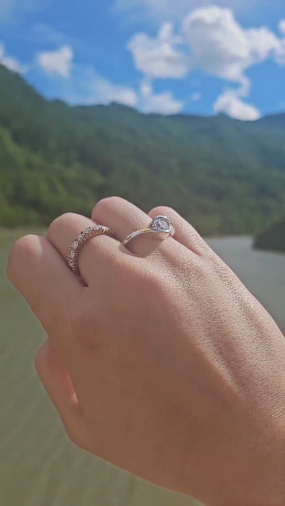 Anillo Solitario de Compromiso en Plata Hombros Cruzados