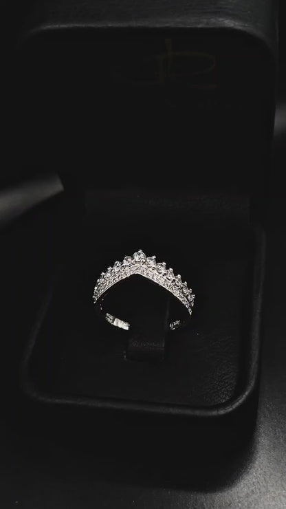 Anillo en Plata con circones estilo corona