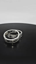Cargar y reproducir el video en el visor de la galería, Argollas De Matrimonio Modernas En Plata 950 Con Grabado
