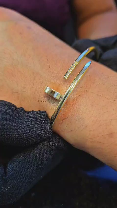 pulsera clavo oro amarillo