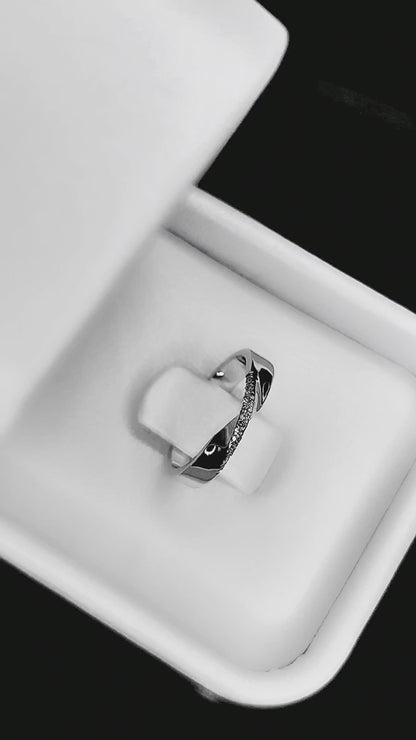 Anillo Nudo De Amor En Plata950 rodio Efecto Oro Blanco C/u