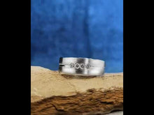 Cargar y reproducir el video en el visor de la galería, Argolla De Boda En Plata Precio Por Unidad + Estuche + Envio
