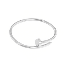 Cargar imagen en el visor de la galería, Pulsera para mujer En Oro  18k Estilo Clavo
